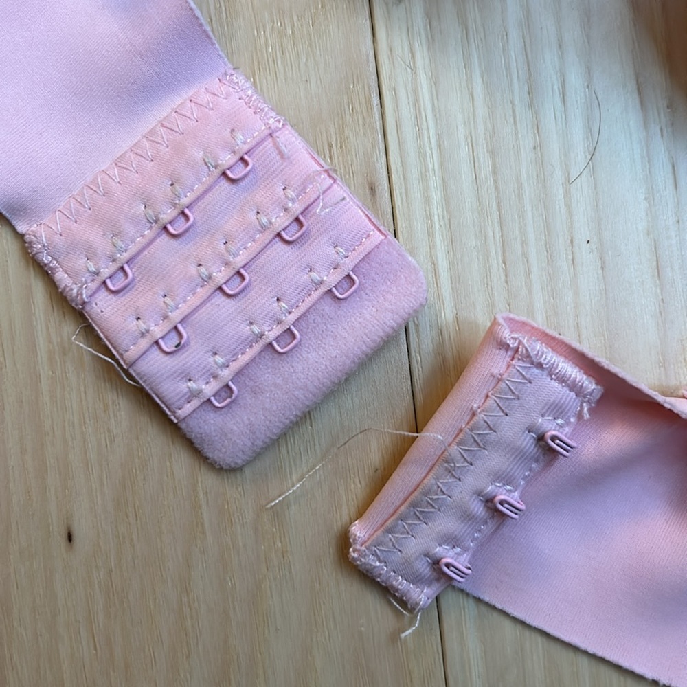 Bras - Picture 4 of 4
